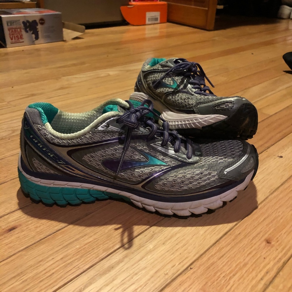 BROOKS Sneakers Size 8